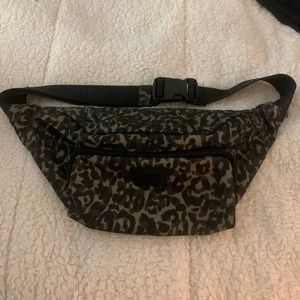 PINK Fanny pack. Clean throughout. Look at all pics. Buckle and straps are good